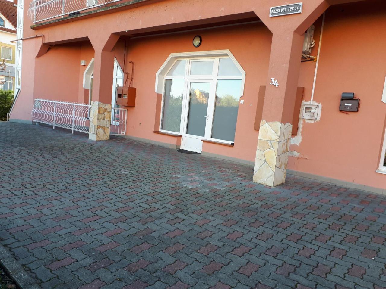 Kertvarosi Apartman II Tiszaújváros Zewnętrze zdjęcie