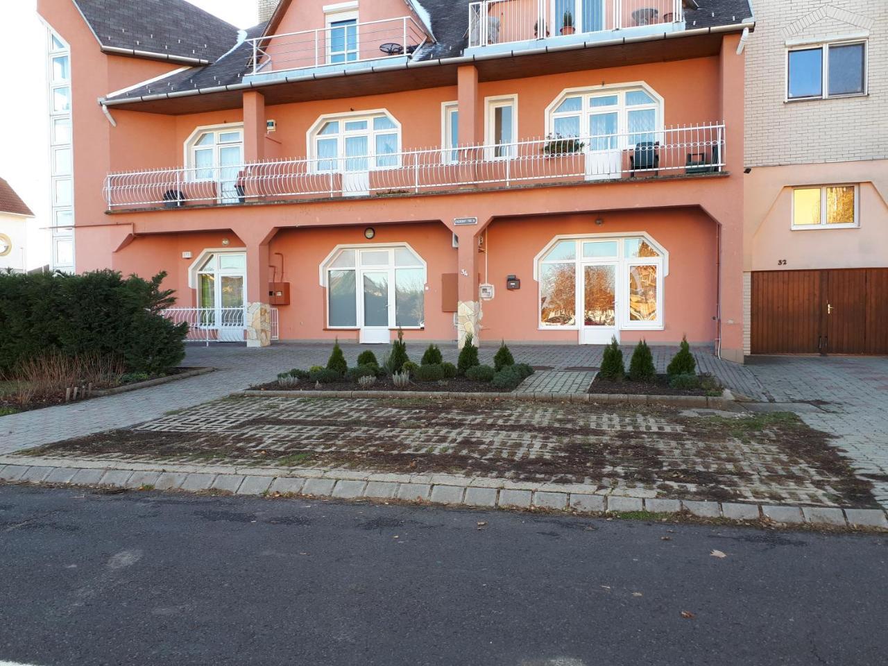 Kertvarosi Apartman II Tiszaújváros Zewnętrze zdjęcie